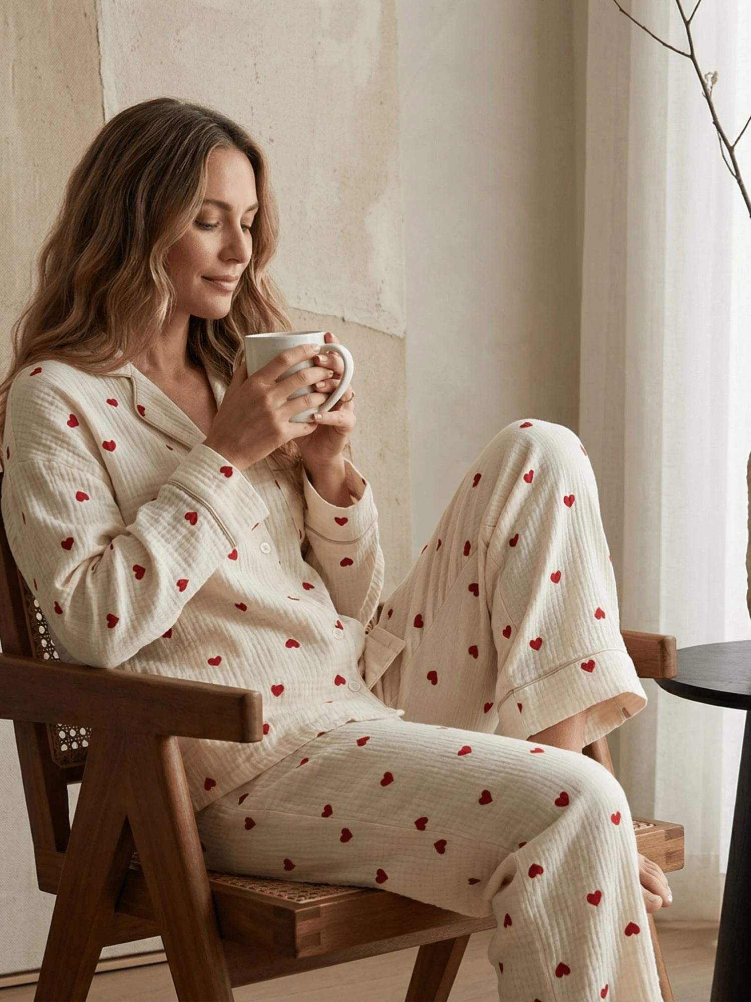 Soft & Delicate | Romantic Detail | Women's Pajamas in Cotton Gauze with Red Hearts