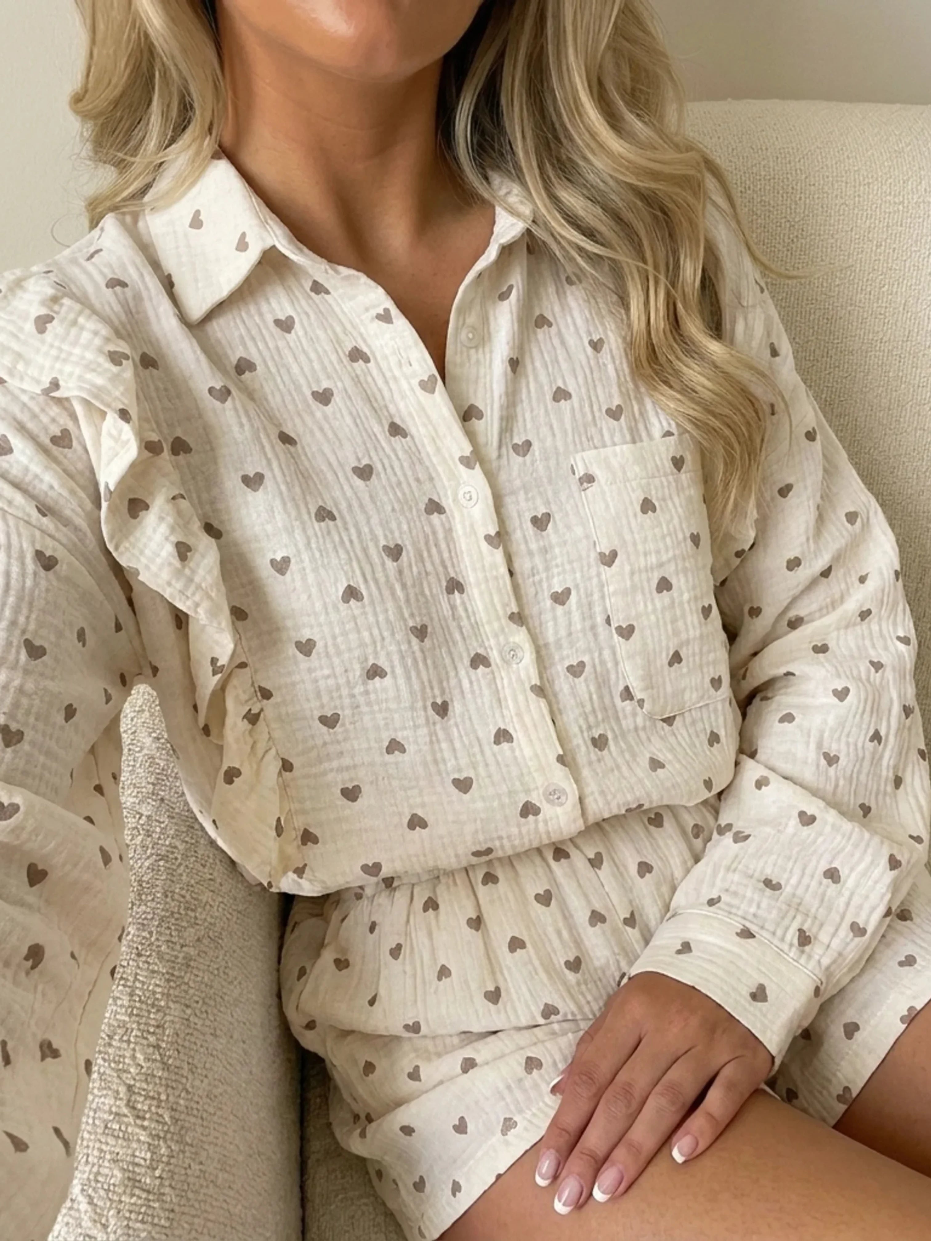 Pijama din Bumbac Gofrat cu Inimioare Aurii | Muselină Dublă Premium | Mâneci cu Volane